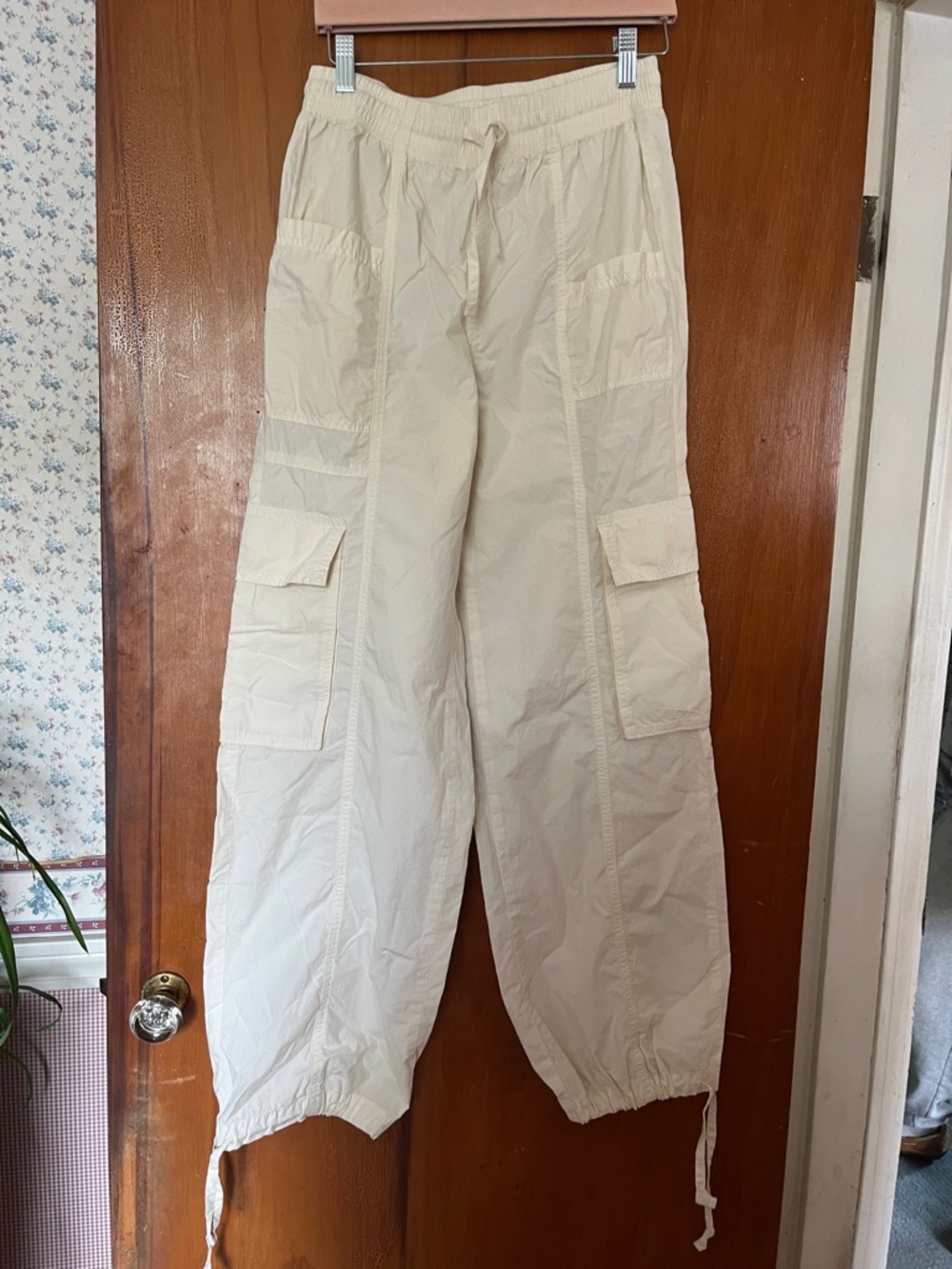 NWT Aerie Cream Cargos